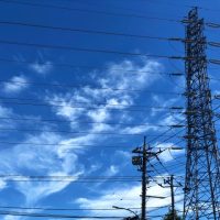 鉄塔が飛ぶ DJI Matrice 300 RTK - Inspecting the power line crossing the