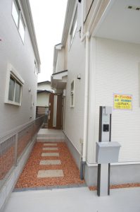 鎌ケ谷市南鎌ケ谷２丁目の新築一戸建住宅、LIGNAGE（リナージュ）２号棟アプローチ